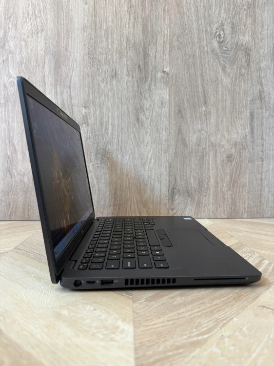 Odnowiony-Dell-Latitude-5400-i7-8665U-16-GB-512-GB-Dotyk-Win11-Seria-procesora-Intel-Core-i7.jpg