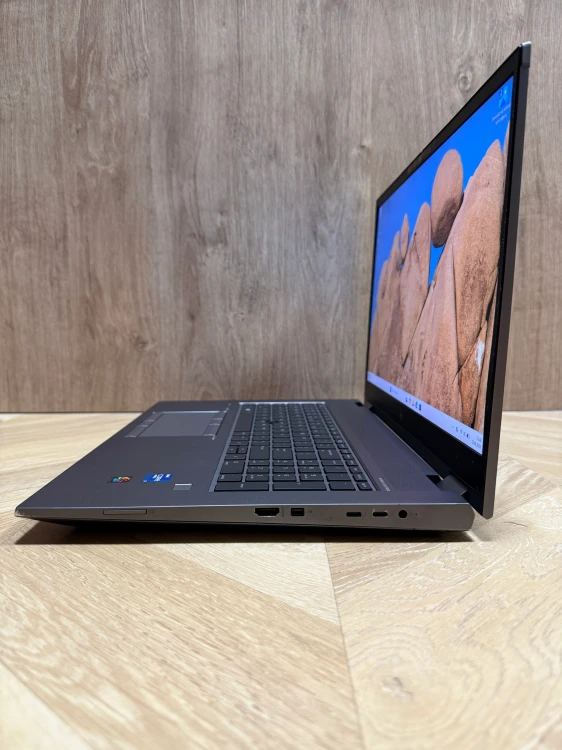 HP-Zbook-Fury-17-G8-i7-11850H-64GB-1TB-FHD-RTX-A5000-4K-DREAMCOLOR-Seria-procesora-Intel-Core-i7.jpg