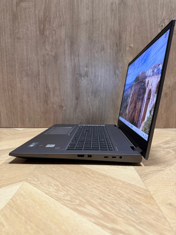 HP-ZBOOK-FURY-17-G7-i7-64GB-1TB-RTX-5000-MAX-Q-4K-DREAMCOLOR-100-RGB-Seria-procesora-Intel-Core-i7.jpg